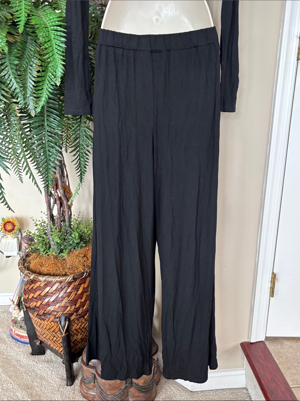 Brand New Black Rayon Stretch Two-Piece Lounge Set Long Sleeve Crop Top & Pants - Picture 10 of 12